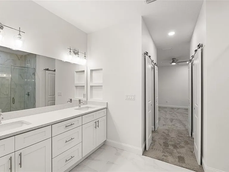 5352 Lowell Ave — Photo 8