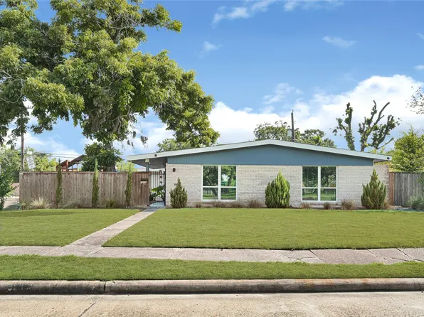 5234 Saxon Dr, Houston, TX 77092