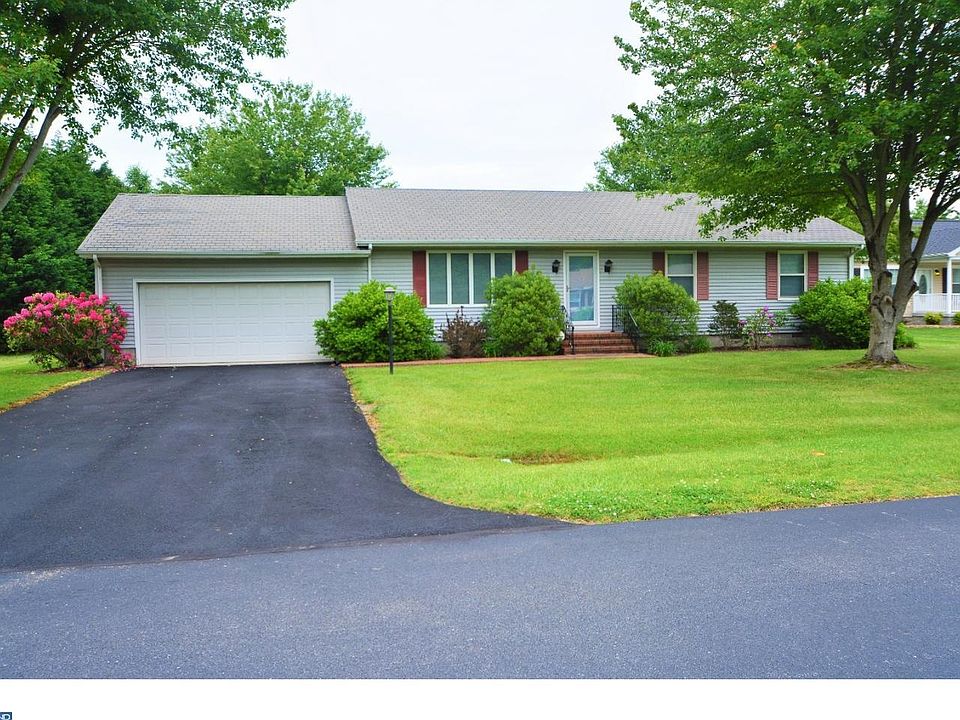 1st image of 15 Sandalwood Dr