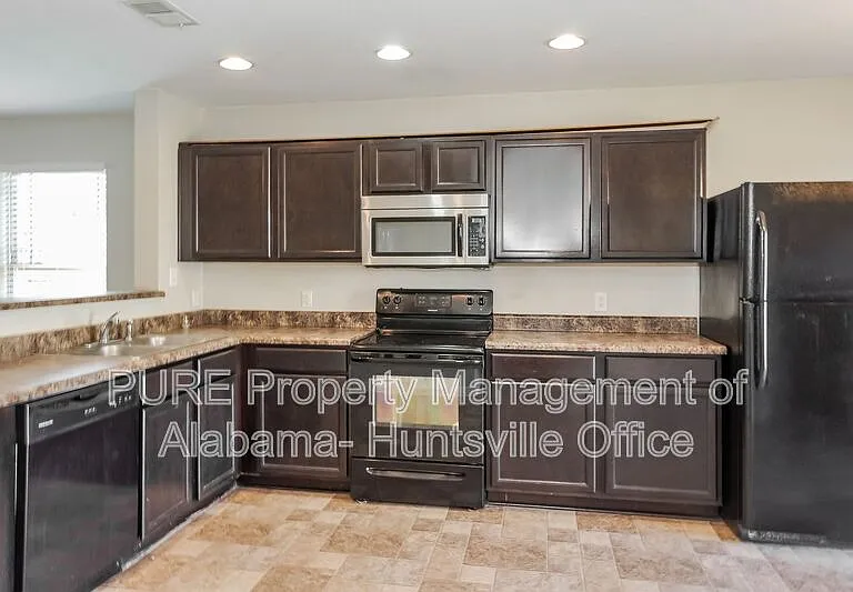 135 Wethersfield Dr — Photo 7