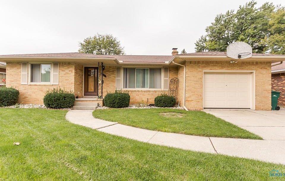 1st image of 221 Windsor Dr