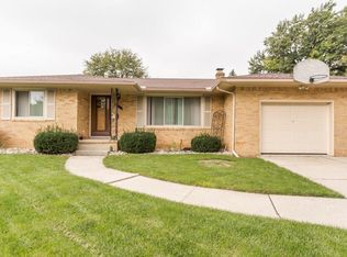 221 Windsor Dr, Rossford, OH 43460