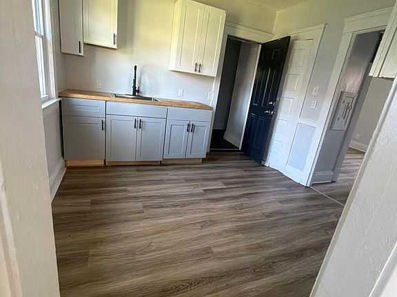 2nd image of 11618 Tuscora Ave #2