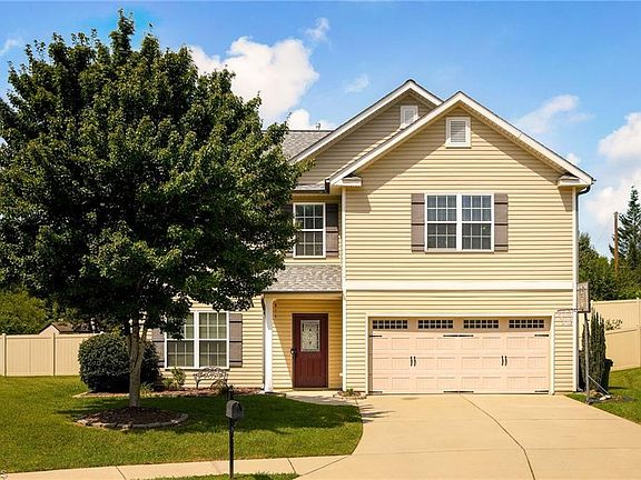 2nd image of 104 Edgewood Ct