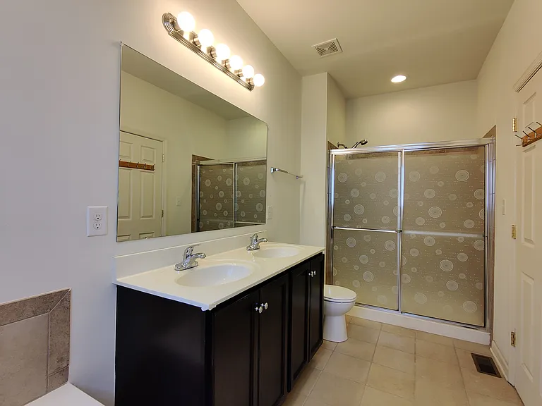 1335 Parish Ave — Photo 16