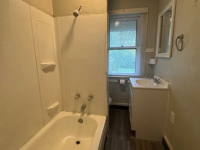 412-414 Five Oaks Ave — Photo 4