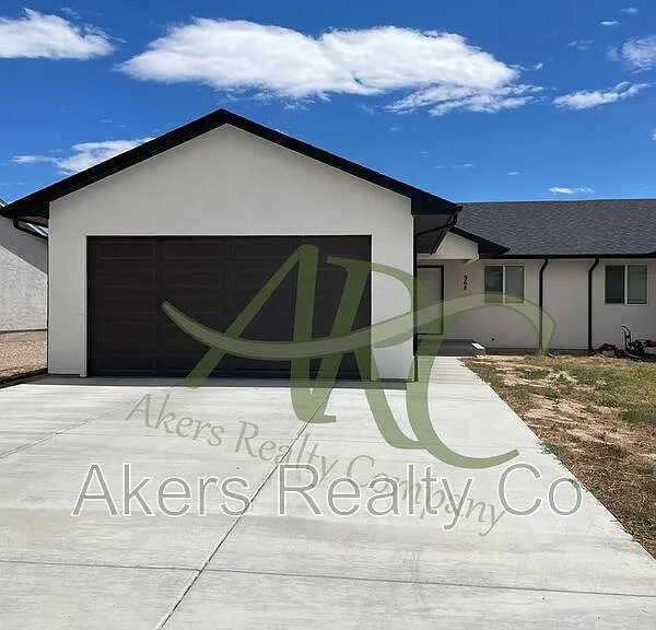 968 S Coral Pl — Photo 1