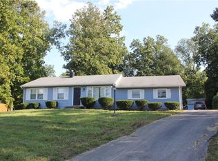 634 Parker Dr, Ballwin, MO 63021