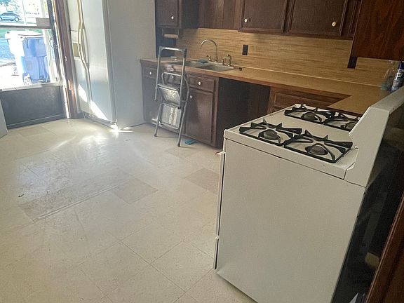 4th image of 111 Country Pines Ln #4