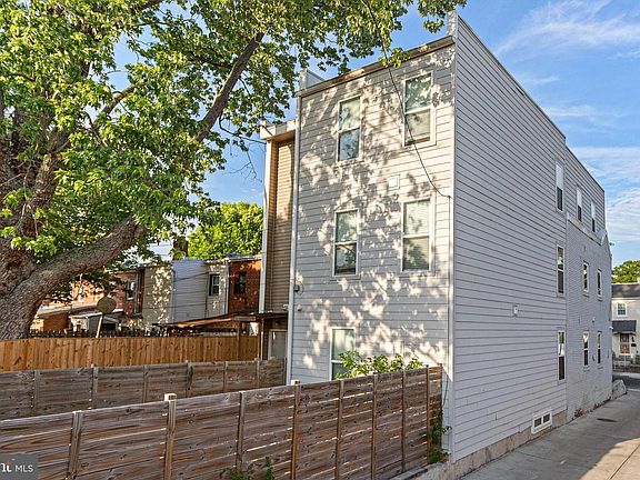 2nd image of 412 20th St NE