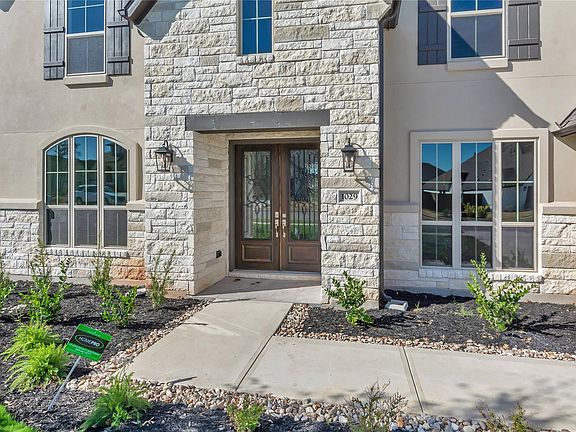 2nd image of 1029 Overstreet Ln