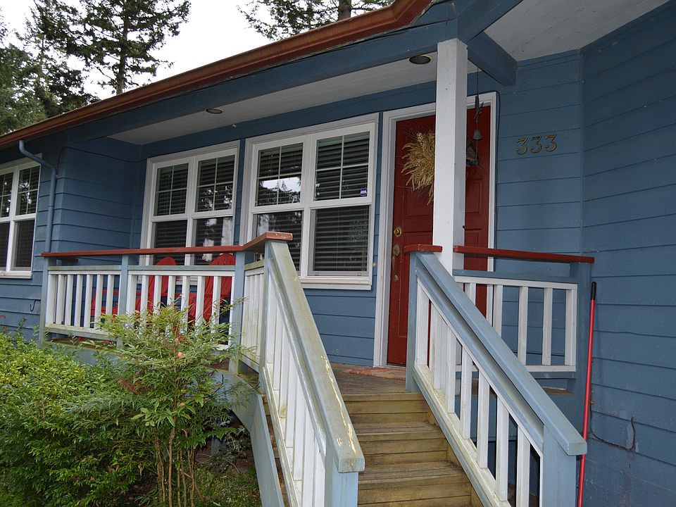 Porch with view of Bitter Lake.