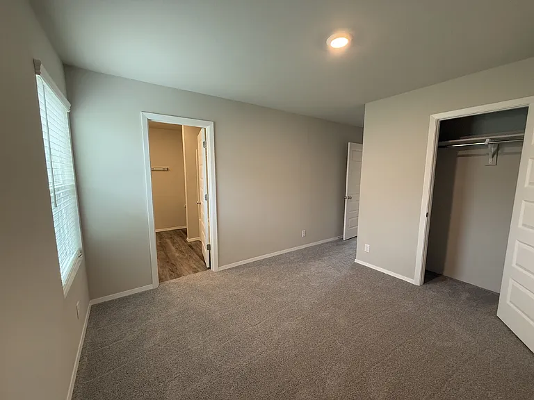 1114 W 8th Pl — Photo 5
