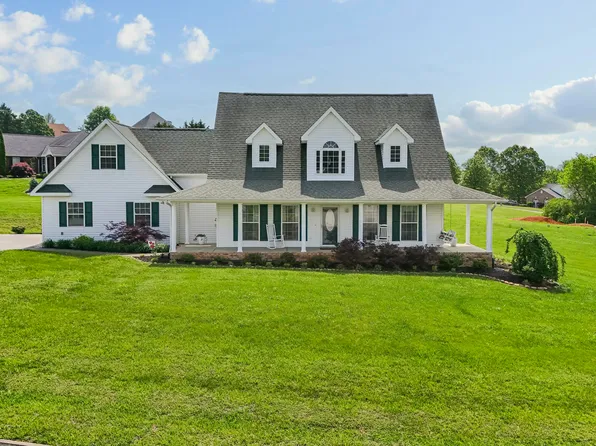 1896 Lakebrook Cir, Dandridge, TN 37725