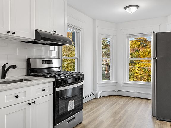 2nd image of 2 Hudson Ave Unit 2