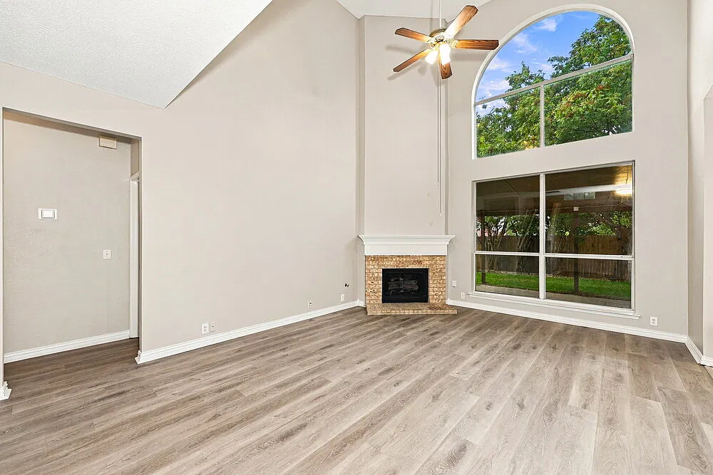 4 bed, 2.5 bath, 2443 sqft, $2,380 — Photo 4