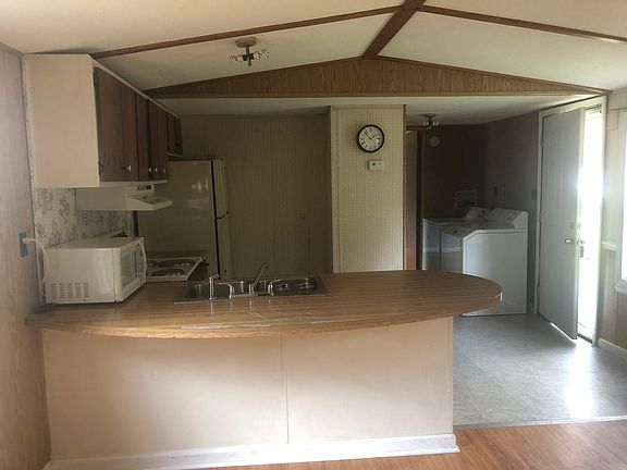 2nd image of 28 Spring Place Dr