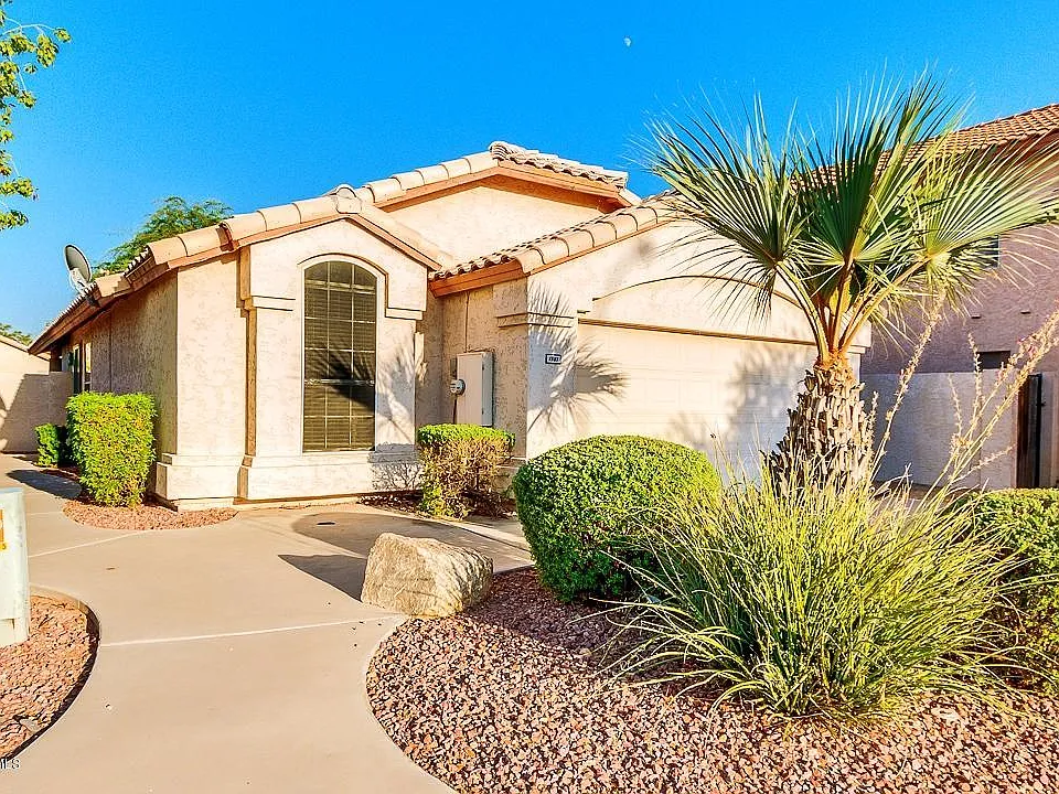 1381 S Yucca Pl