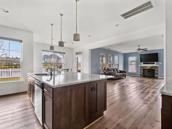 405 Alistair Ct, Chesapeake, VA 23322