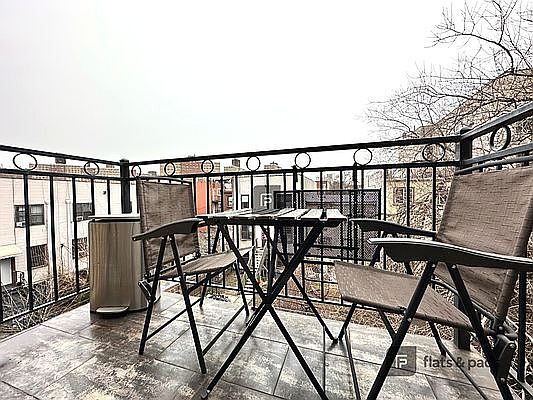 5th image of 971 Lafayette Ave APT 3R