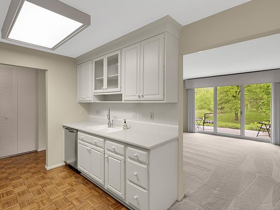 5th image of 4360 Brookside Ct APT 105