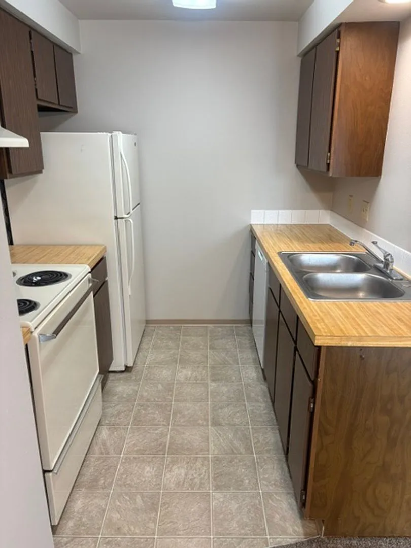 4060 — Photo 2