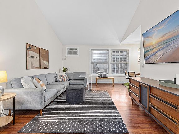 3rd image of 4542 Cedar Lake Rd S APT 7