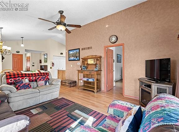 3rd image of 205 S Park St