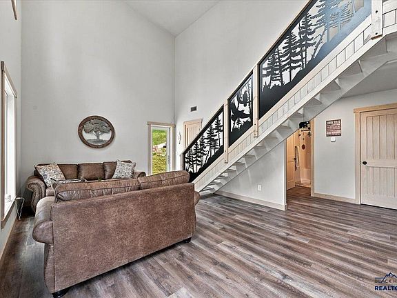 5th image of 21351 Snowcat Rd