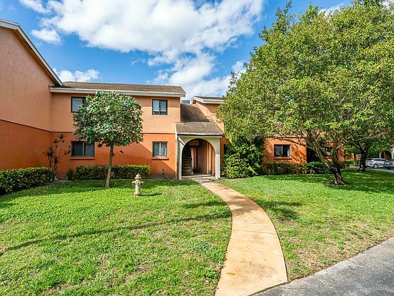 4th image of 50 SE 12th Street #2330