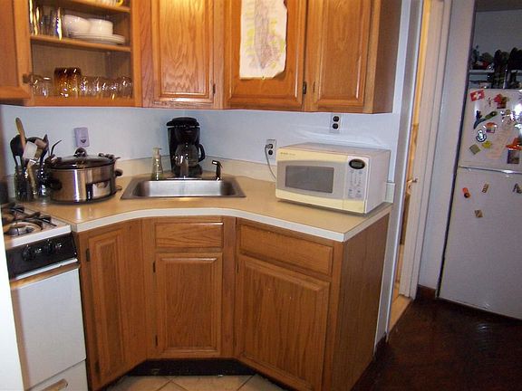 5th image of 134 W 70th St APT 5