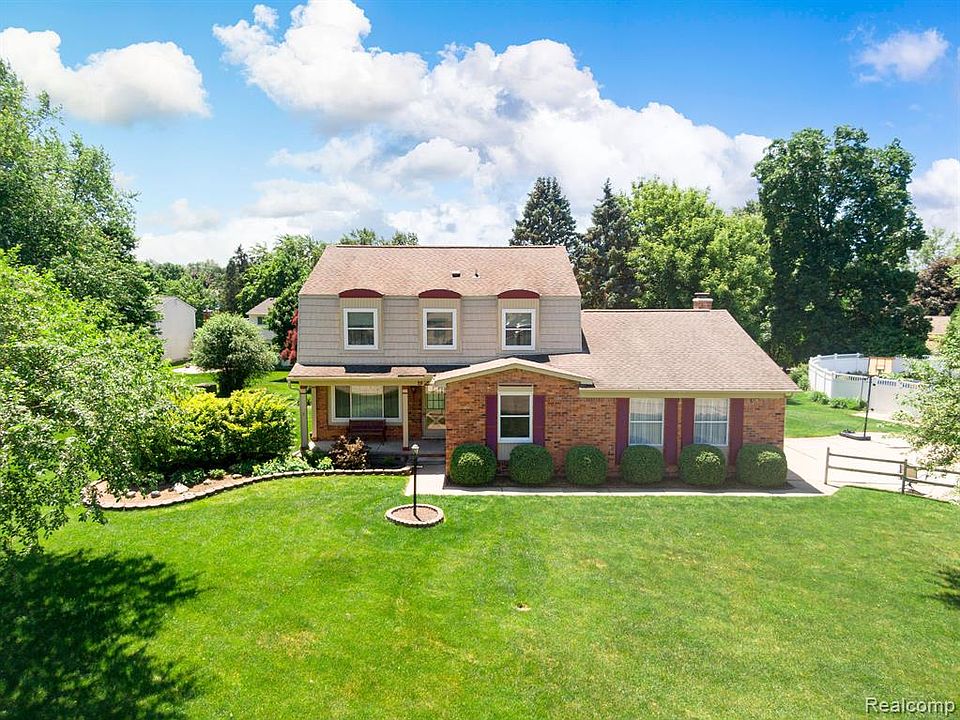 927 Downhill Ln, Rochester Hills, MI 48307 Zillow