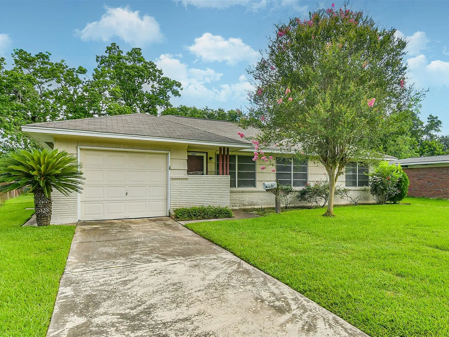 3 bed, 1.5 bath, $1,700 — Photo 2