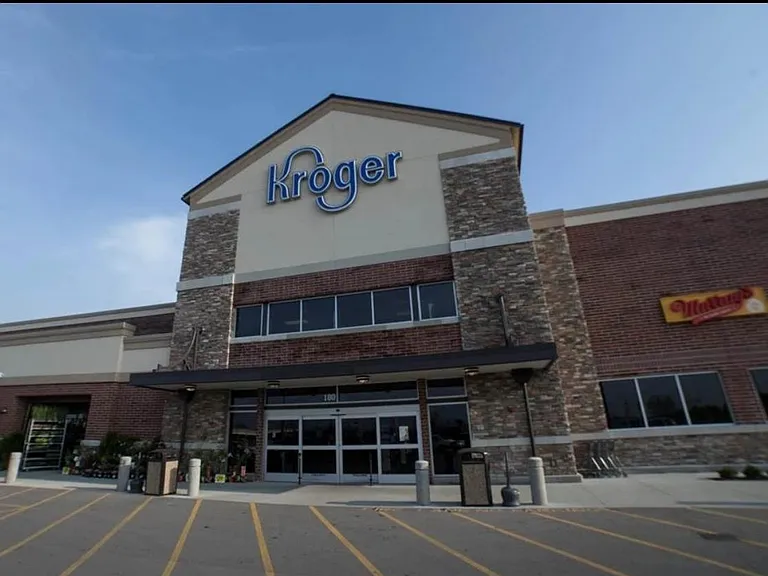 Grocery store with in walking distance