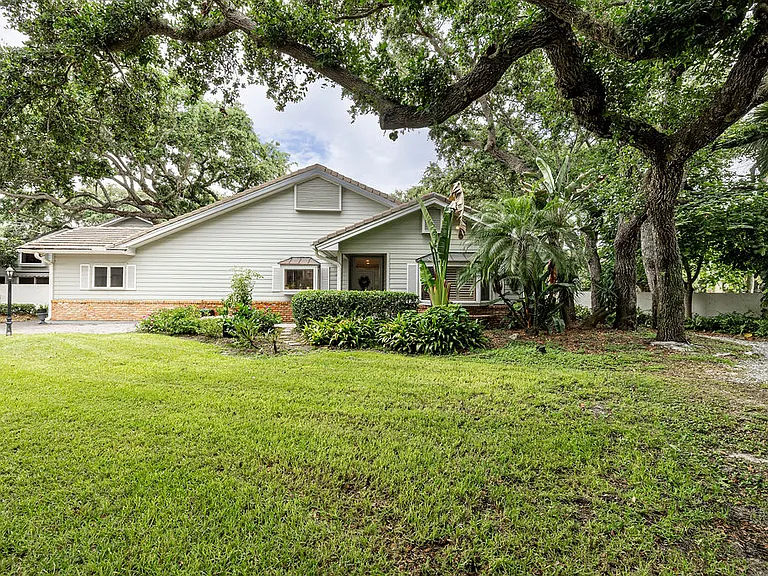 300 S Peppertree Dr — Photo 50