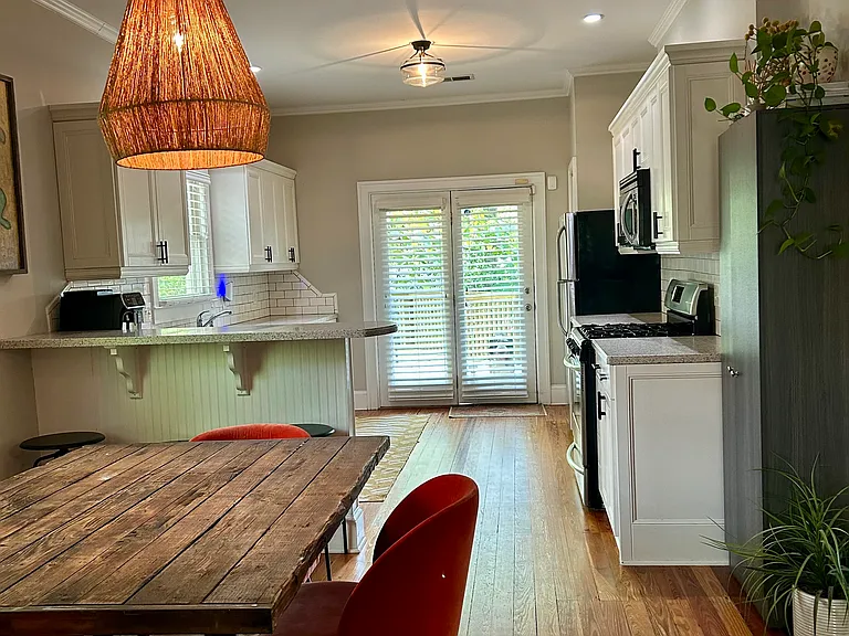 1058 Gilbert St SE — Photo 8