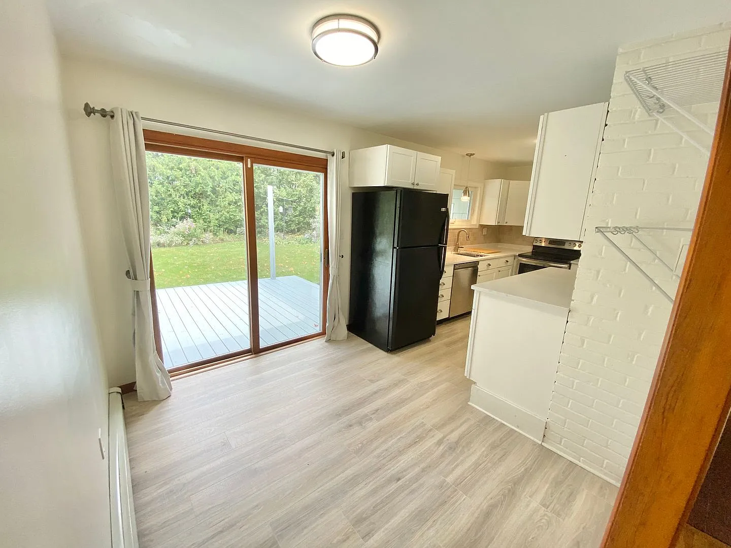 3 Bedroom House South End Neighborhood Burlington Available NOW — Photo 4