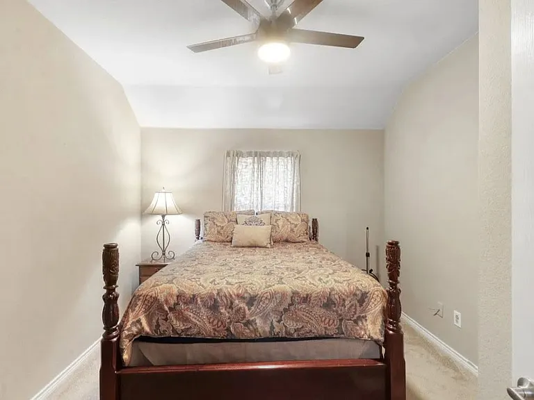 1112 Camelot Dr — Photo 15