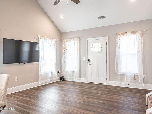 5th image of 315 Mashie Ct
