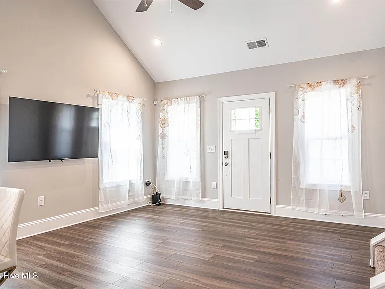315 Mashie Ct — Photo 7