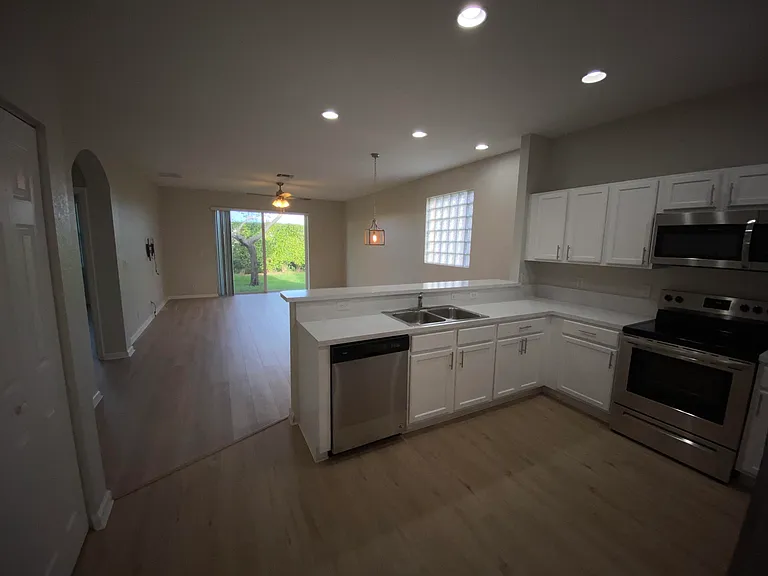 1215 Rosegate Blvd — Photo 9