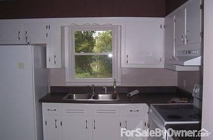 4th image of 104 Hanks St
