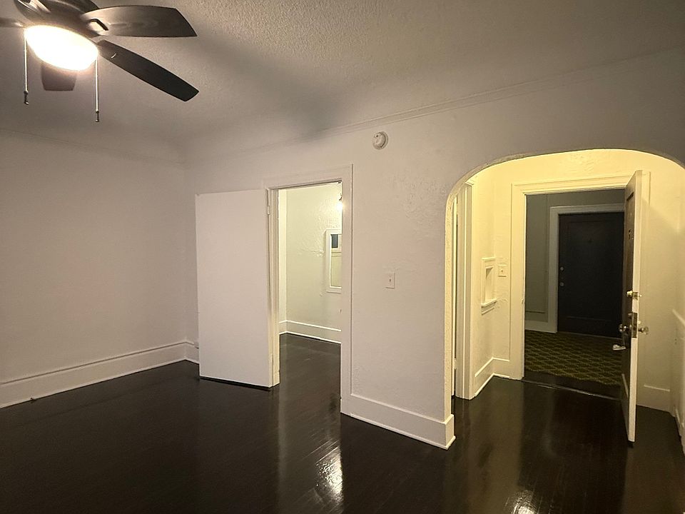 1st image of 1949 N Vermont Ave #3