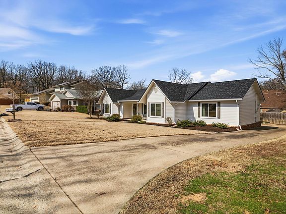 3rd image of 4 Briarstone Dr