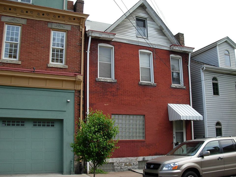 Brick row house on great South Side Slopes street