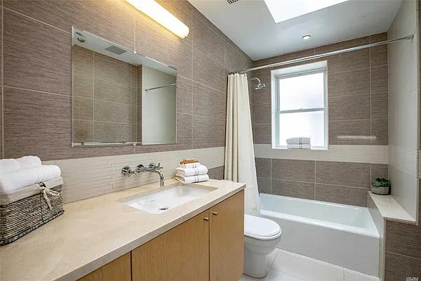 Sold by Daniel Gale Sotheby's International Realty | media 49