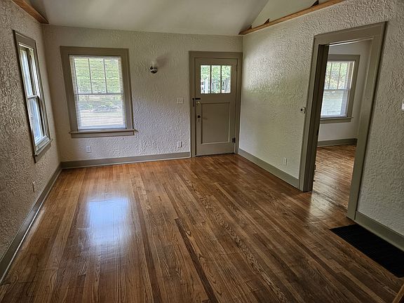 2nd image of 515 Robinson St
