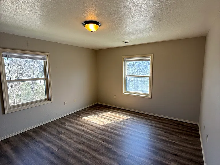 Westwind Apartments — Photo 15