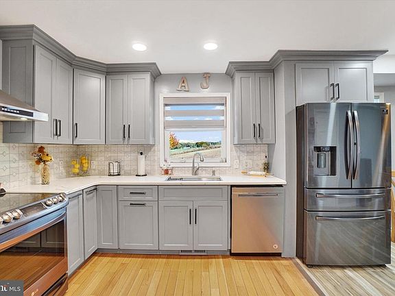 5th image of 904 Cranberry Ln