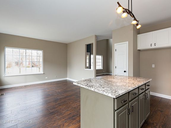 5th image of 305 Thornwood Way Unit E